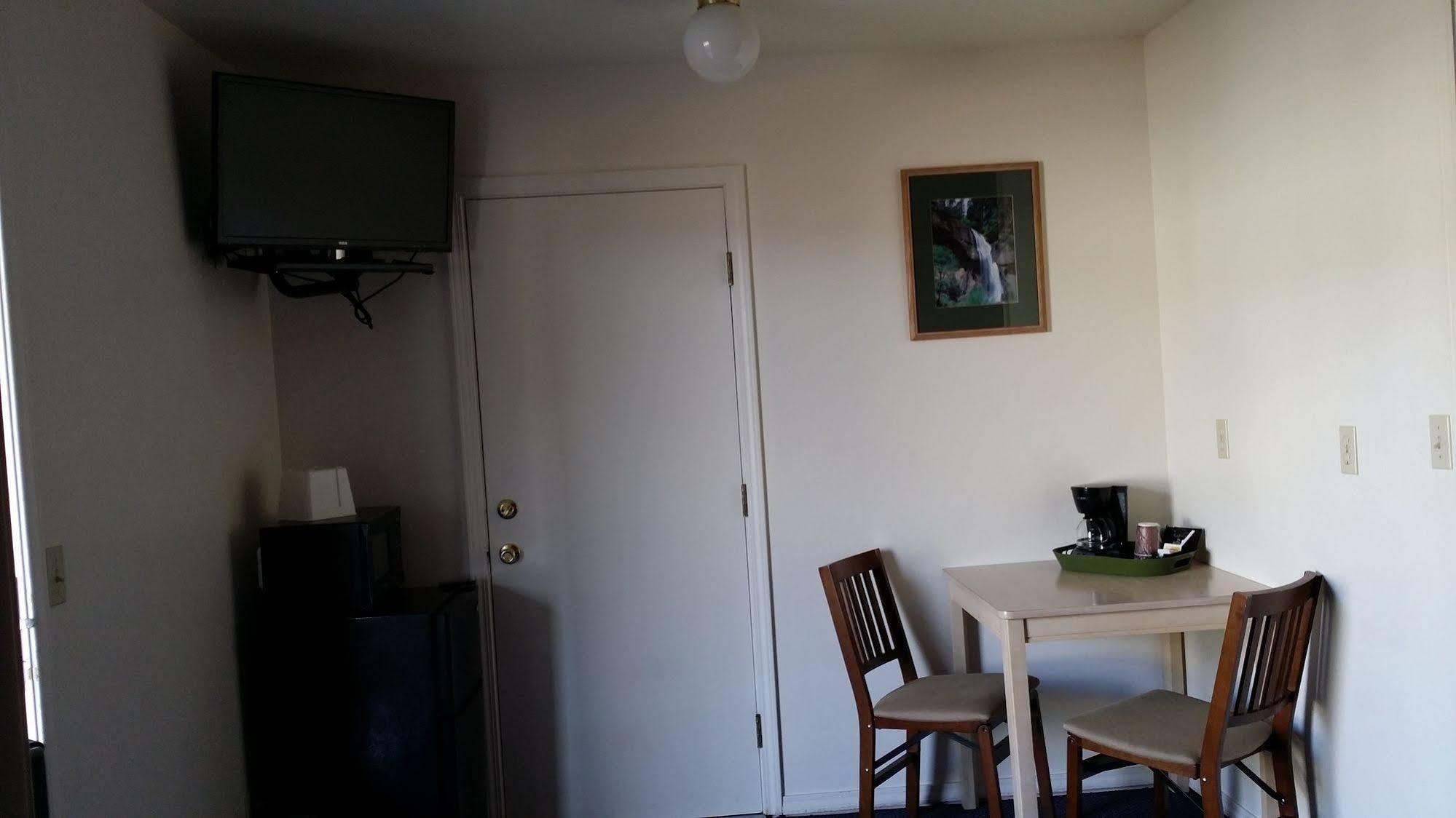 Riverview Motel 3*