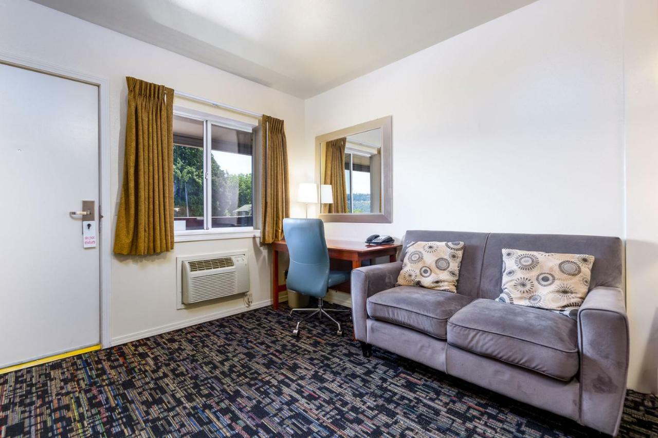 Riverview Motel
