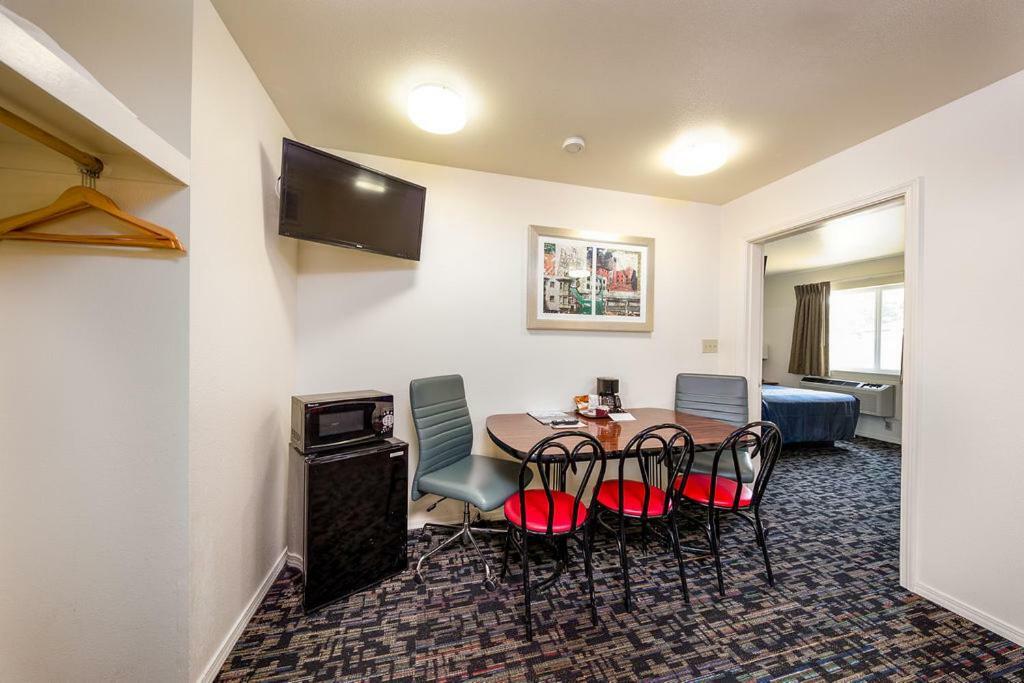 Riverview Motel